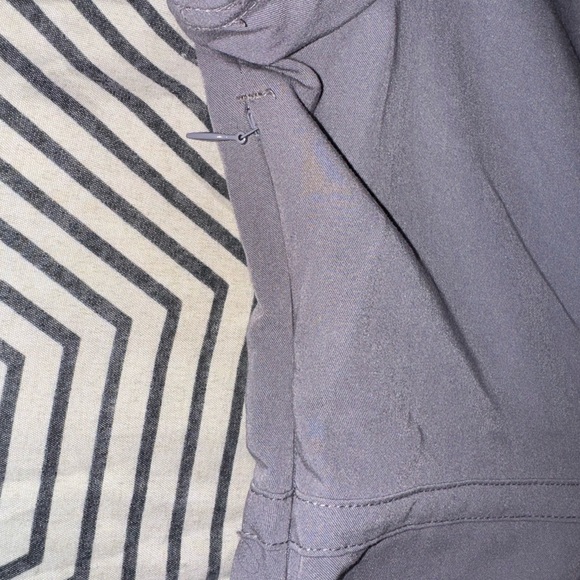 Gray scrub top - Picture 5 of 9